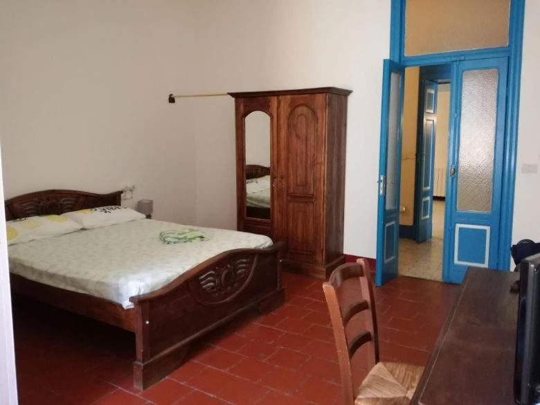 Ampia Stanza Con Bagno Privato, Centro Sassari Apartment Luaran gambar